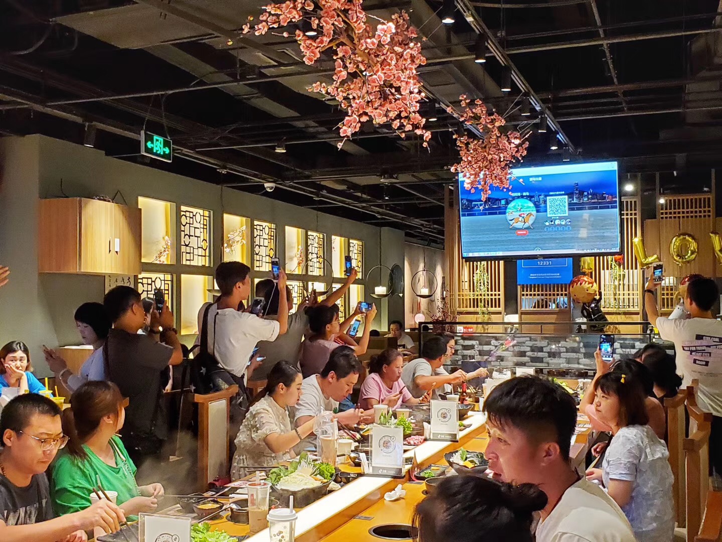 餐饮商家借助微信现场大屏幕互动游戏增加收入
